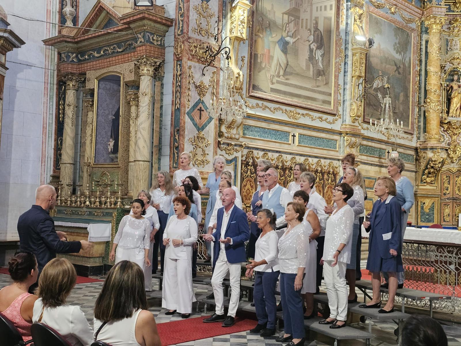 A full Church in Tavira